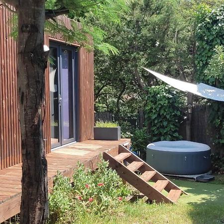 Joli Studio Climatise Avec Jacuzzi Prive Et Entree Independante Frejus Exterior photo