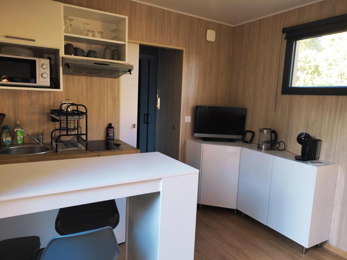 Joli Studio Climatise Avec Jacuzzi Prive Et Entree Independante Frejus Exterior photo