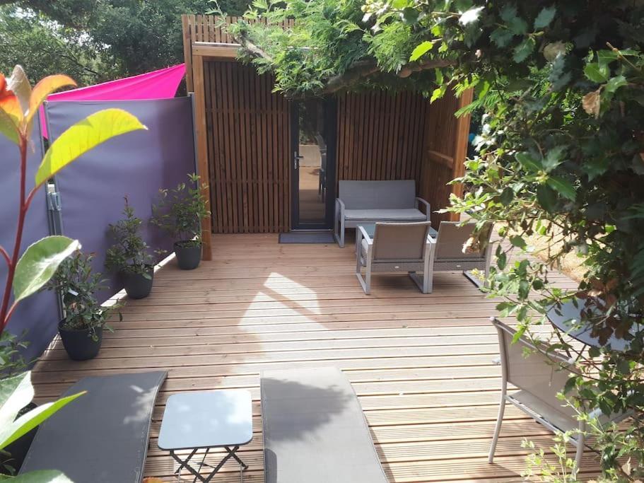 Joli Studio Climatise Avec Jacuzzi Prive Et Entree Independante Frejus Exterior photo