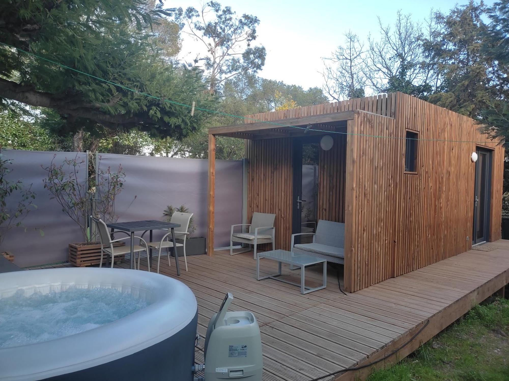 Joli Studio Climatise Avec Jacuzzi Prive Et Entree Independante Frejus Exterior photo