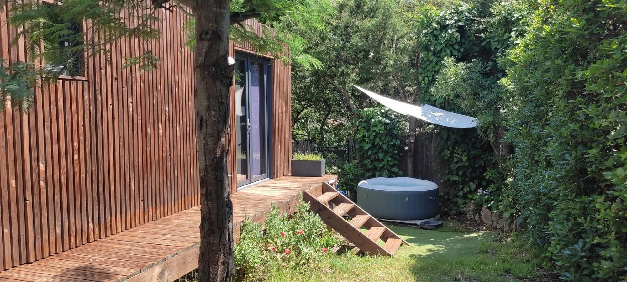 Joli Studio Climatise Avec Jacuzzi Prive Et Entree Independante Frejus Exterior photo